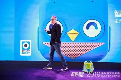 为孩子学英语犯愁的吕秀才喻恩泰,找到了一个好办法